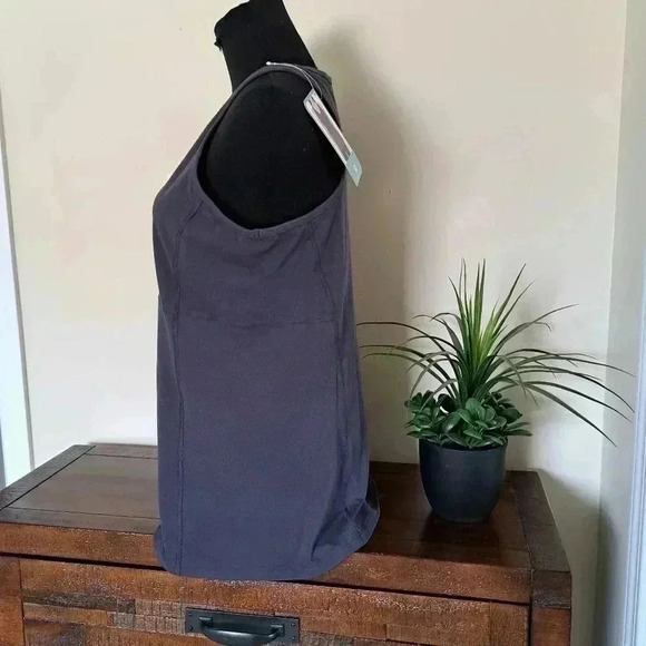 NWT  Tuff Veda Active Tank Grey Large Workout Top with Built In Bra - Picture 2 of 10